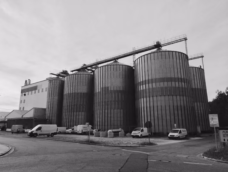 Silos am Regensburger Hafen