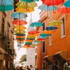 Gasse in Novigrad, Kroatien