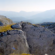 Aussicht auf Wanderer und Berge in den Berchtesgadener Alpen